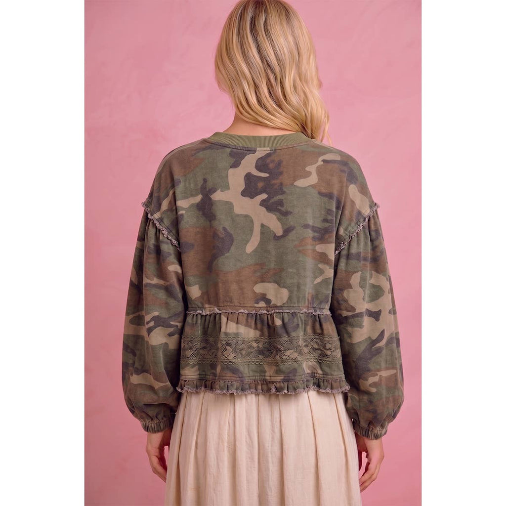 CAMO PRINTED TIERED RUFFLED HEM WITH LACE SLEEVES TOP