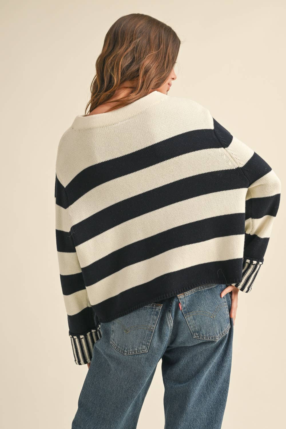 BLACK/WHITE STRIPED SWEATER TOP