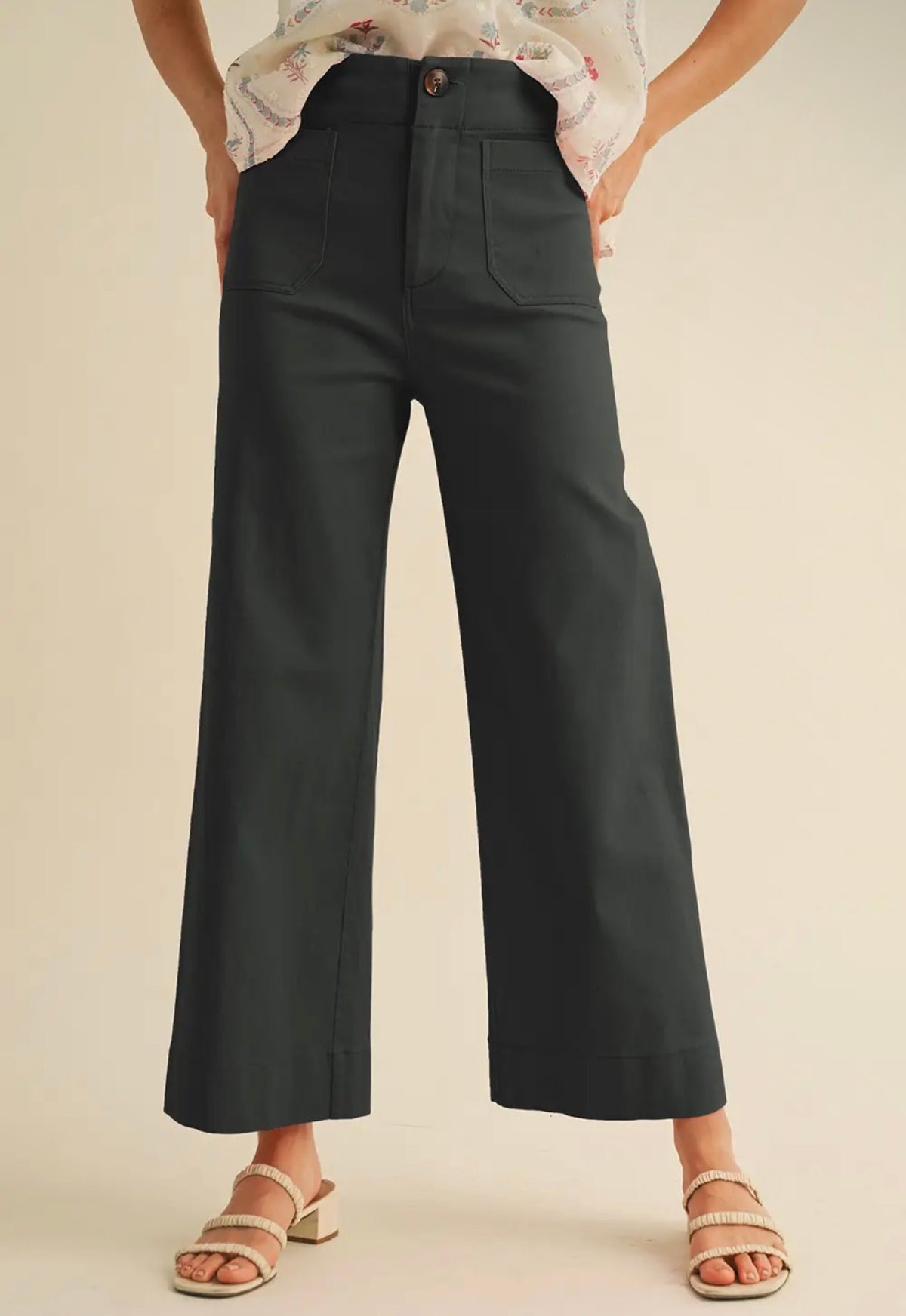 Front patch pocket black pants