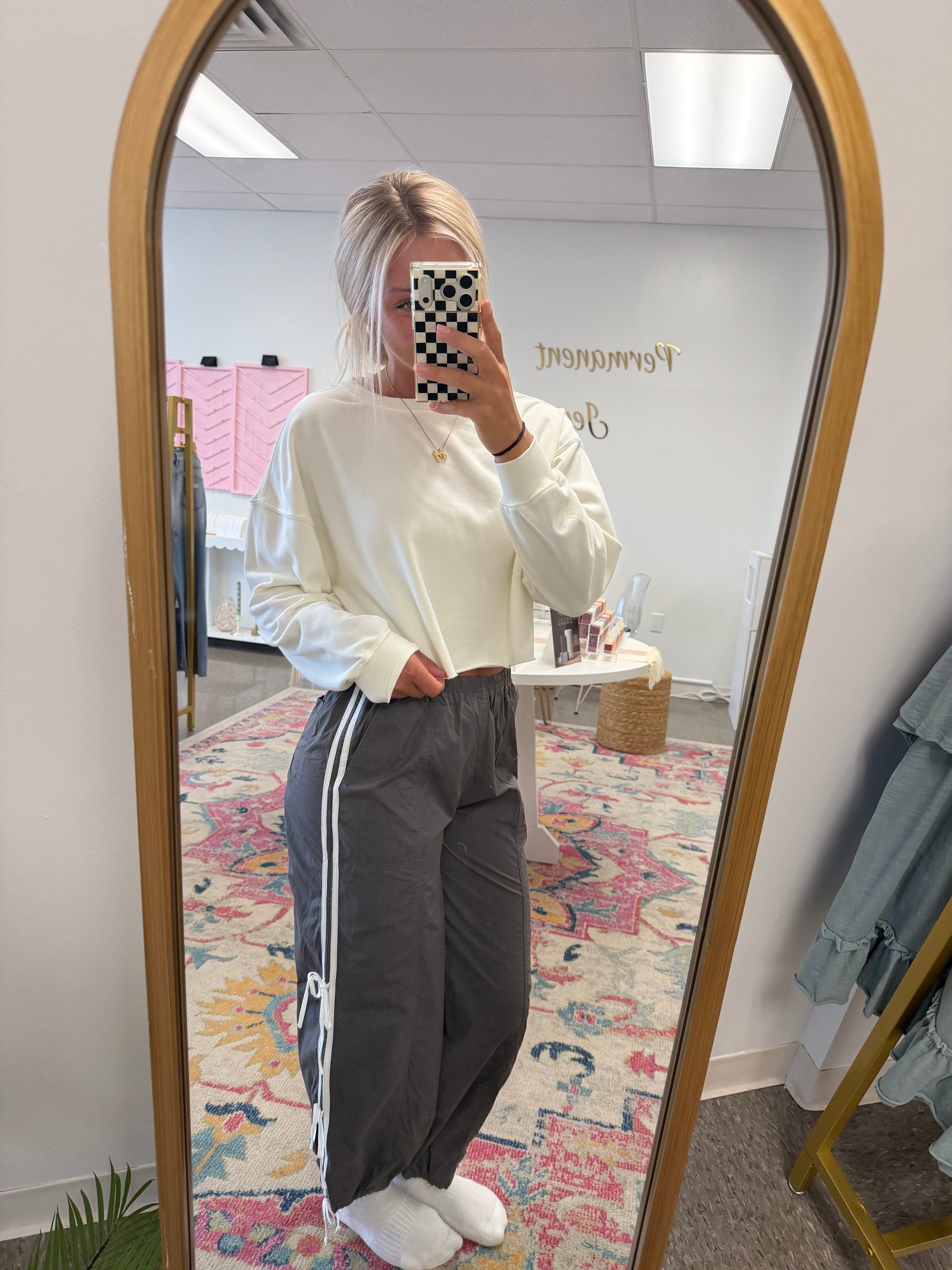 Athletic pants with bows