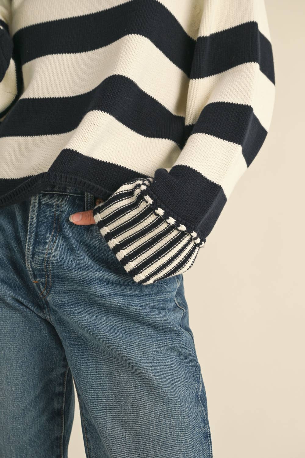BLACK/WHITE STRIPED SWEATER TOP